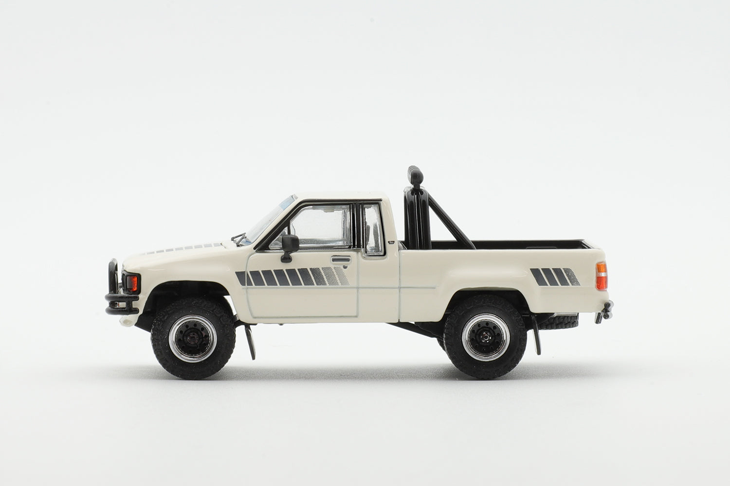 GCD 1:64 Toyota Hilux SR5 XTRA Cab -LHD BEIGE KS-062-396 – Horizon