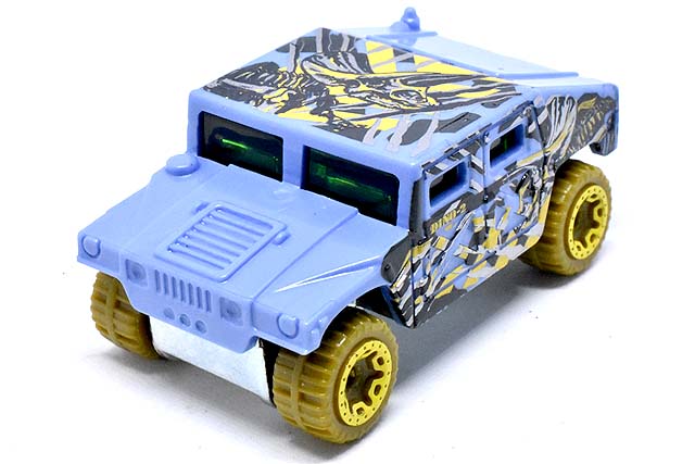 HUMVEEのレビュー！謎車扱いされそうな米国産高機動多用途装輪車両