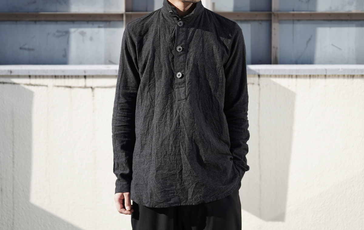 Geoffrey B.Small pullover long extended back high neck shirt