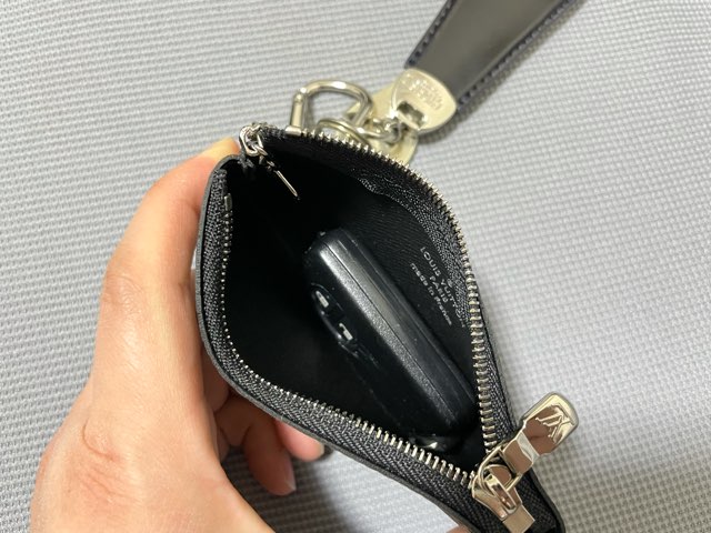 ダミエ・グラフィット】ポシェット・クレは車のスマートキーも入る使い