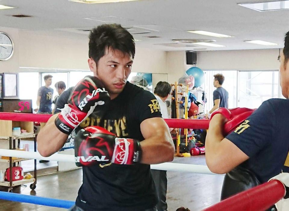 村田諒太 V2戦はライバル社のグローブ使用「間違いなくパンチ効く