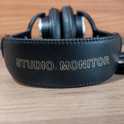 Sony MDR-CD900ST Professional studio monitor headphone from Japan