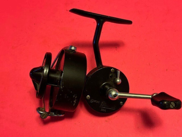 VINTAGE GARCIA MITCHELL 304 SPINNING FISHING REEL THAT IS MADE IN