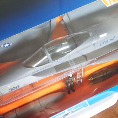 BBI Elite Force US Navy F/A-18C HORNET 1:18 Scale blue box | eBay