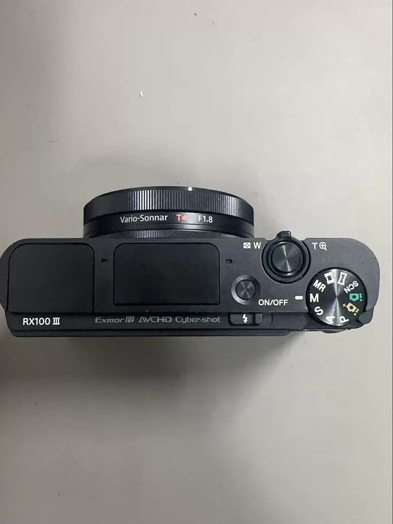 Sony Cyber-shot DSC-RX100 III 20.2MP 2.9x Optical Zoom Digital