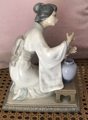 Lladro Japanese Lady Figurine Flower Arranger Spain 7.5” Tall