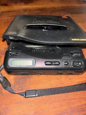 Sony Discman D-11 Personal Compact Disc CD Player Mega Bass 1991