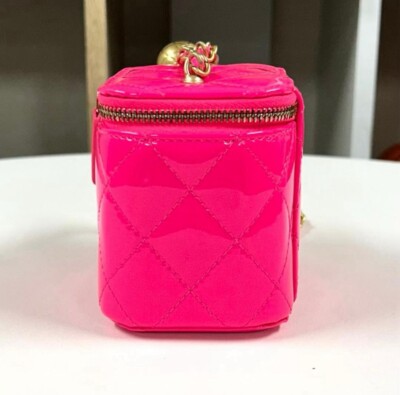 ✴︎NEW✴︎CHANEL mini vanity case Enamel Pink pearl crush ball