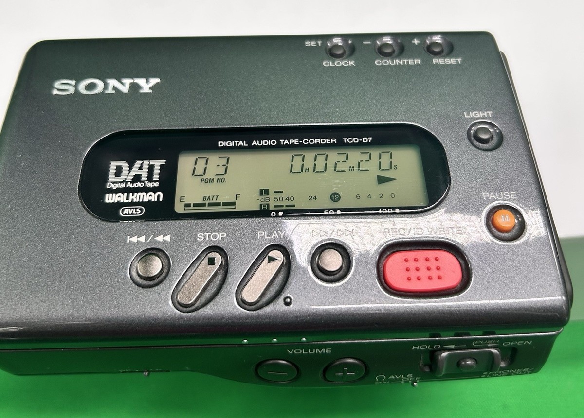 Sony TCD D7 Dat Walkman Excellent Cosmetic Condition Tested /Works