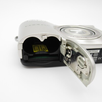 Nikon COOLPIX L32 Silver 20.1MP Compact Digital Camera W