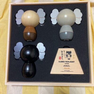 KAWS HOLIDAY JAPAN Kokeshi Doll Set Limited 1000 Usaburo Rare