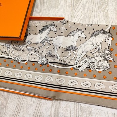 Unused w/box HERMES Carre 55 LES MUSTANGS Horse Silk Scarf Bandana