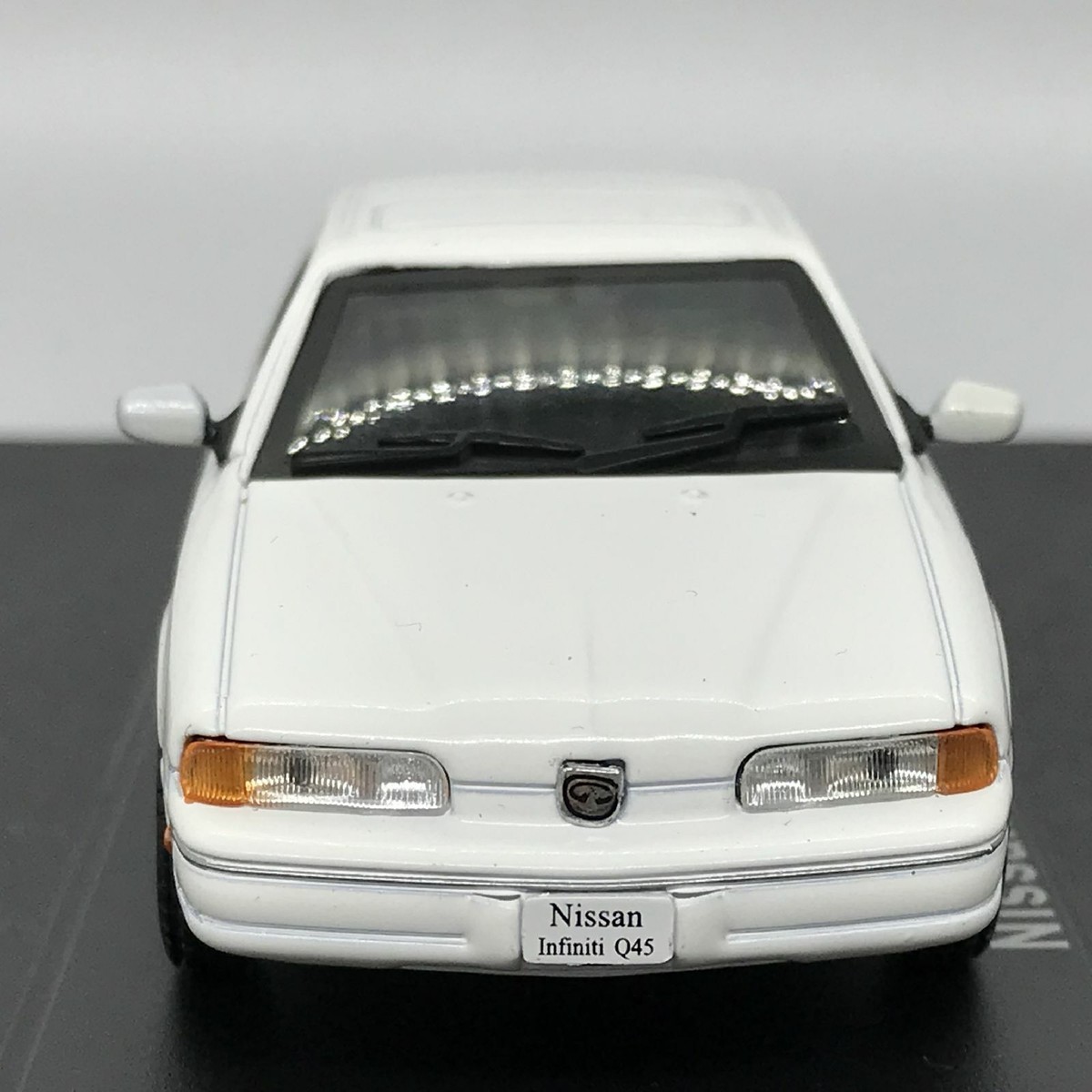 Mini Car Nissan Infiniti Q45 1989 1/43 Scale Box Display Diecast