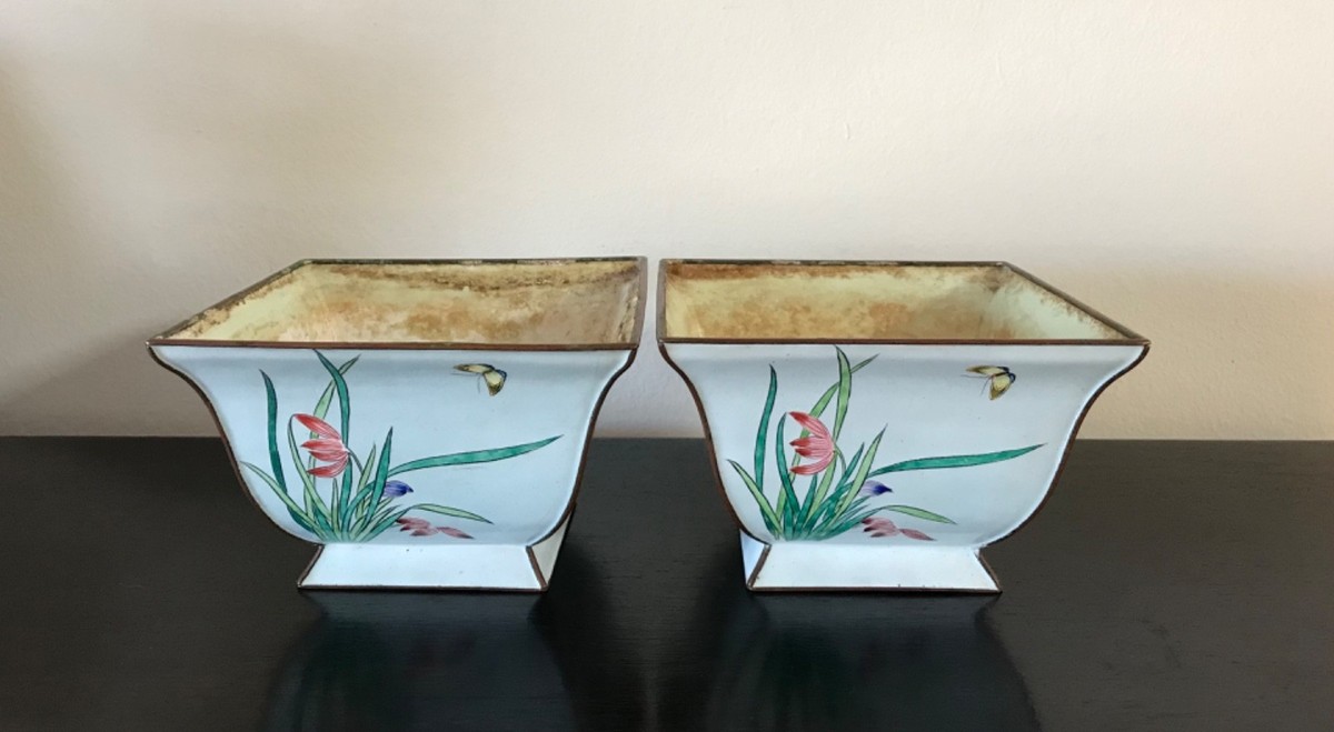 中国のCanton Enamel（広東エナメル）七宝焼の皿と、コップ