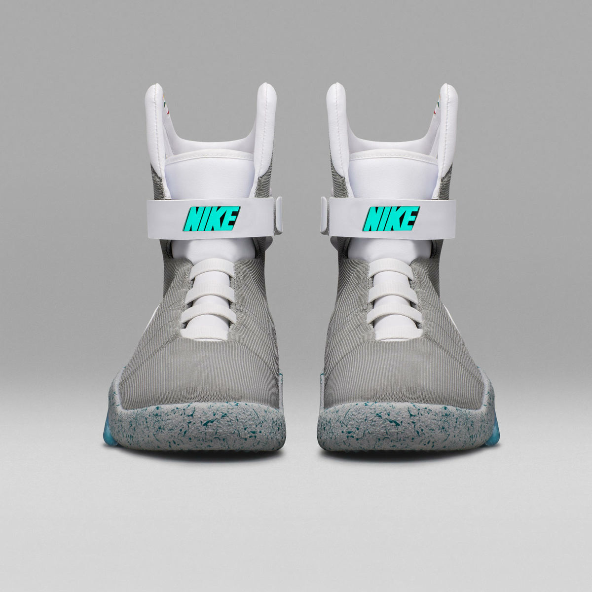 バック・トゥ・ザ・フューチャー」のスニーカー「Nike Mag」がついに