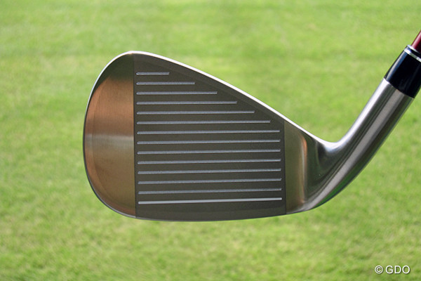 心地よい打感の新素材を採用」プロギア RED チタンフェースアイアン