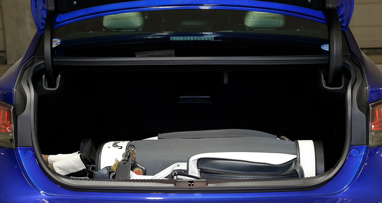 レクサスにキャディバッグが何個積めるか試した - BRUDER