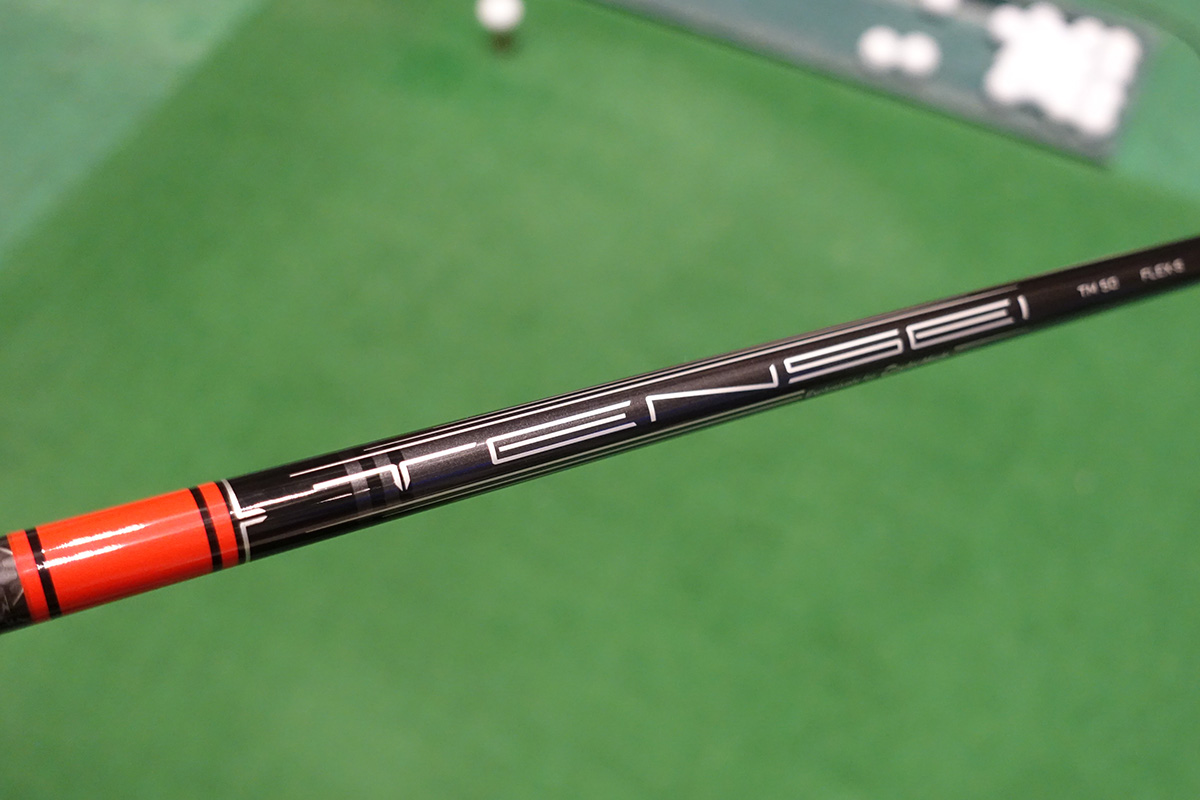 標準シャフトの「TENSEI RED TM50（'22）」は手元が硬めの中調子で