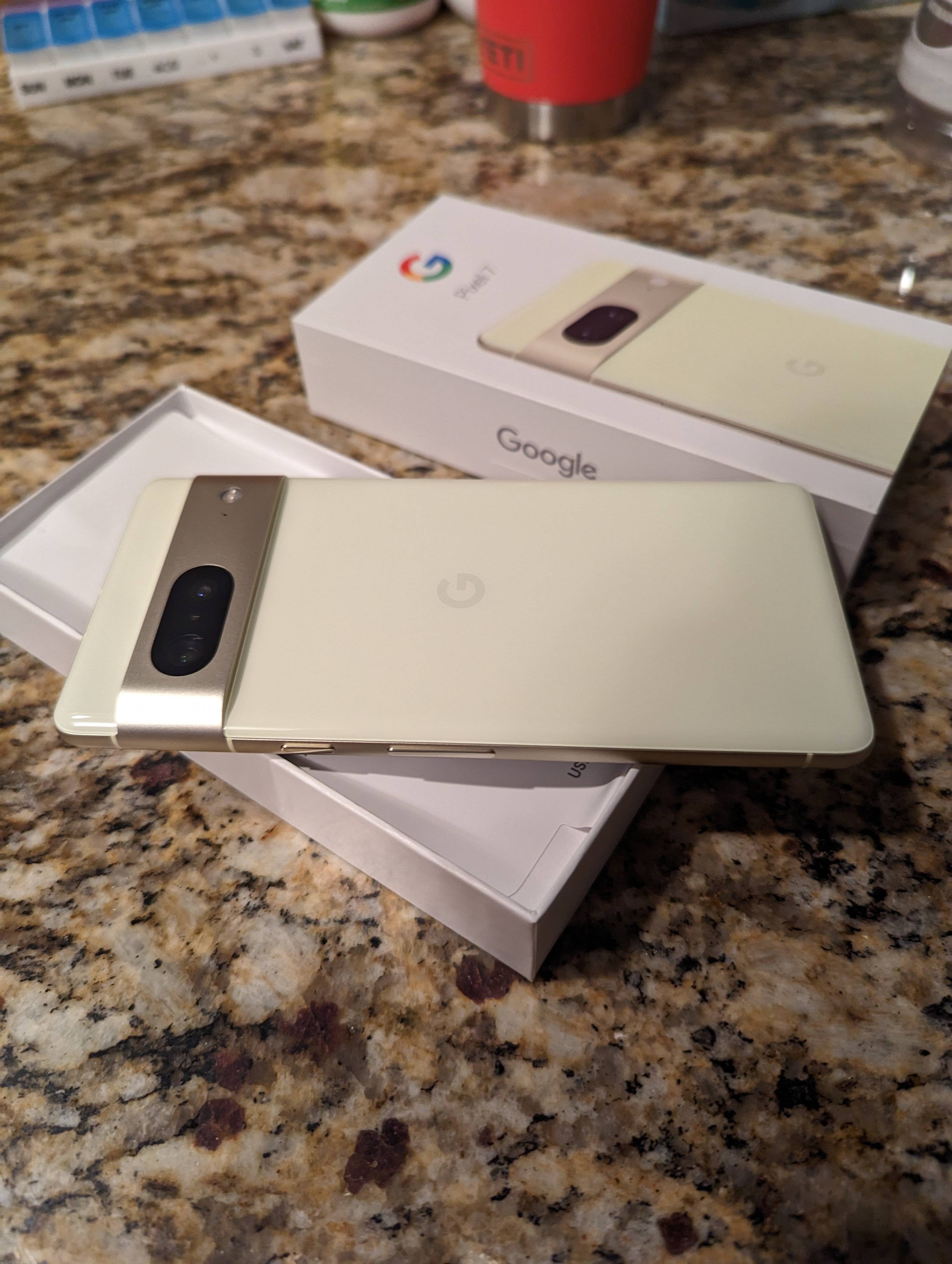 Pixel 7 Lemongrass subtle yet elegant : r/pixel_phones