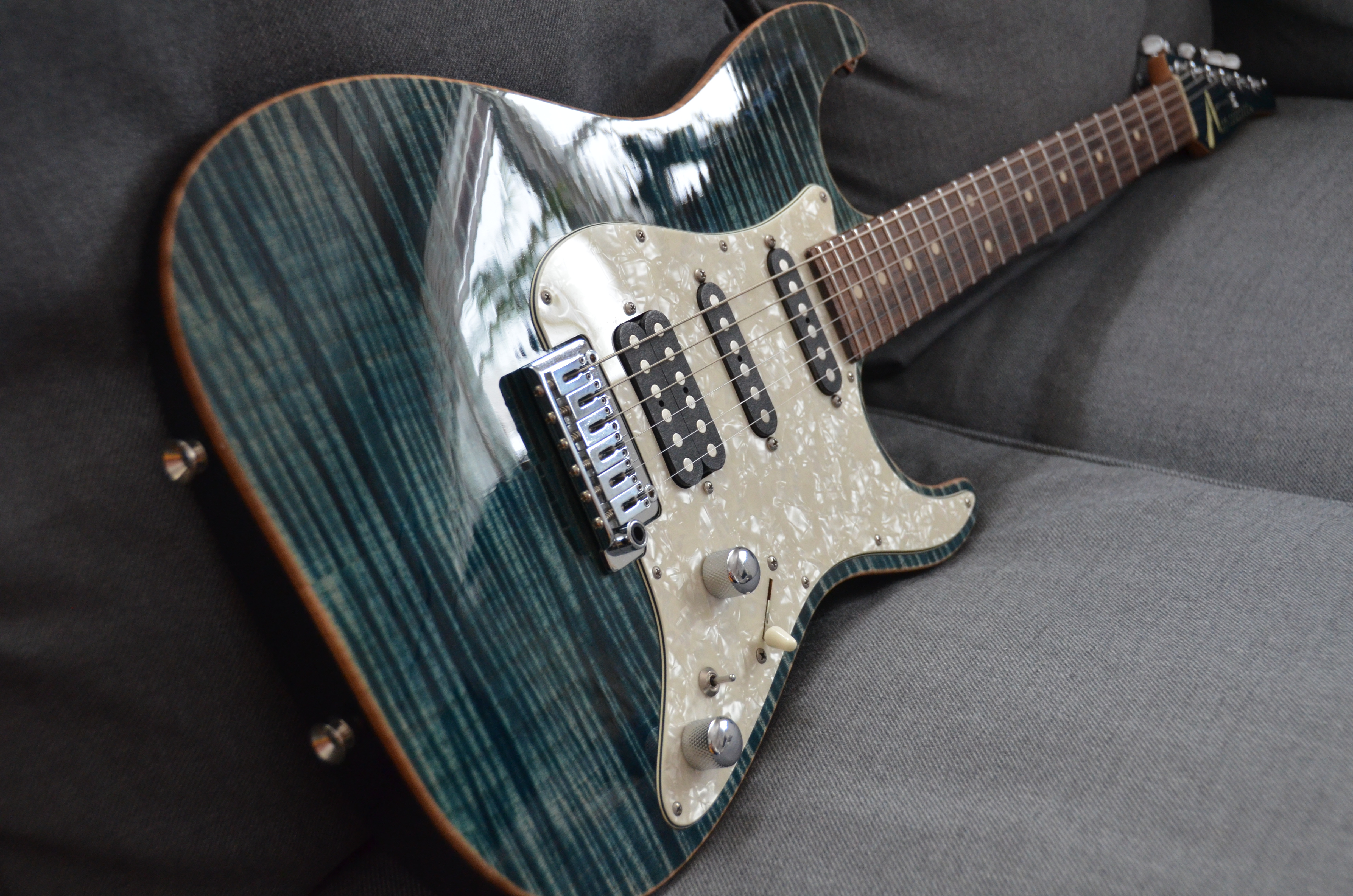 NGD: Tom Anderson Drop Top Classic (Hollow, short scale) | The