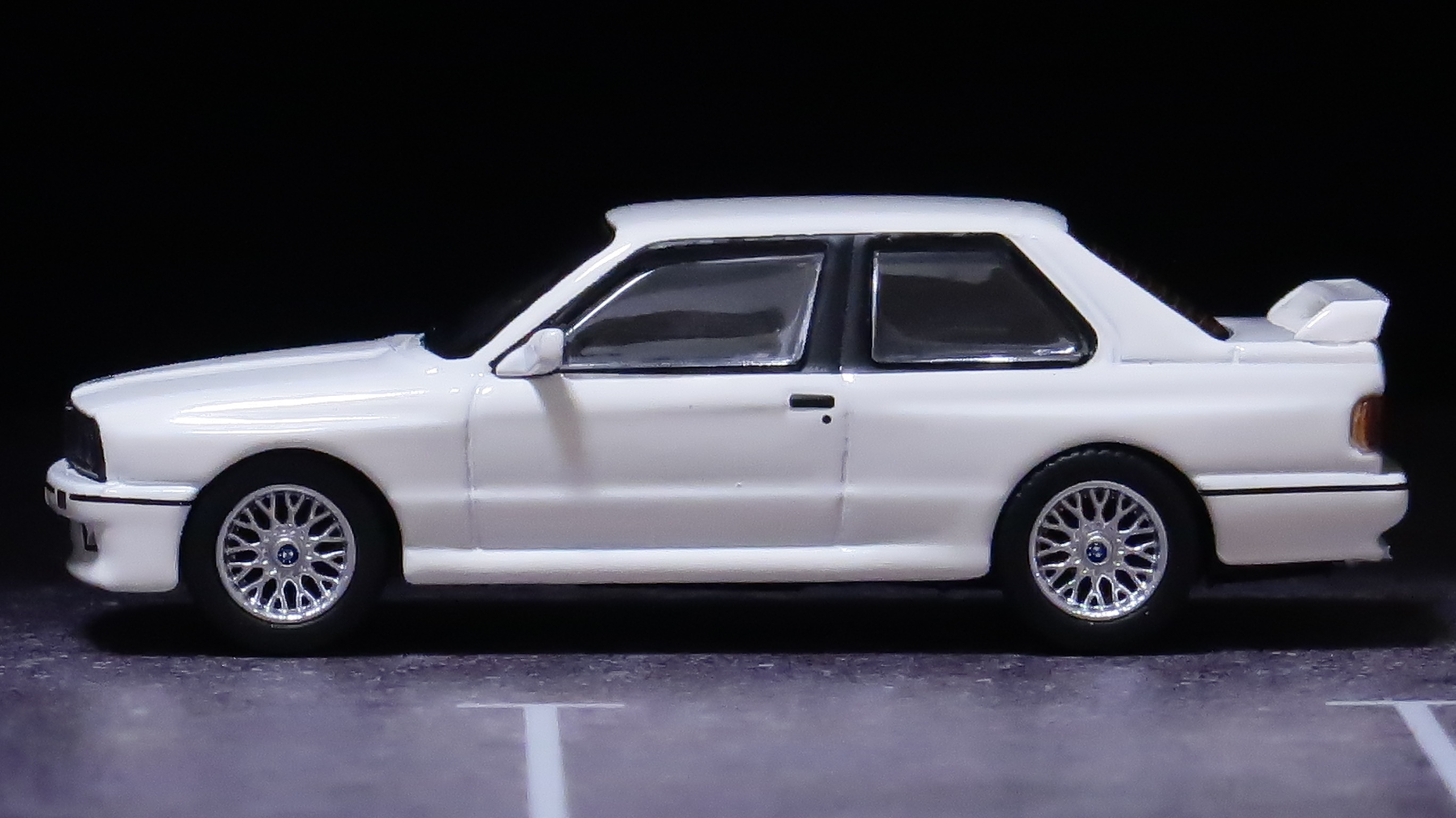 モデルインプレッション】 Mini GT 1/64 BMW M3 E30 (Alpine White/LHD