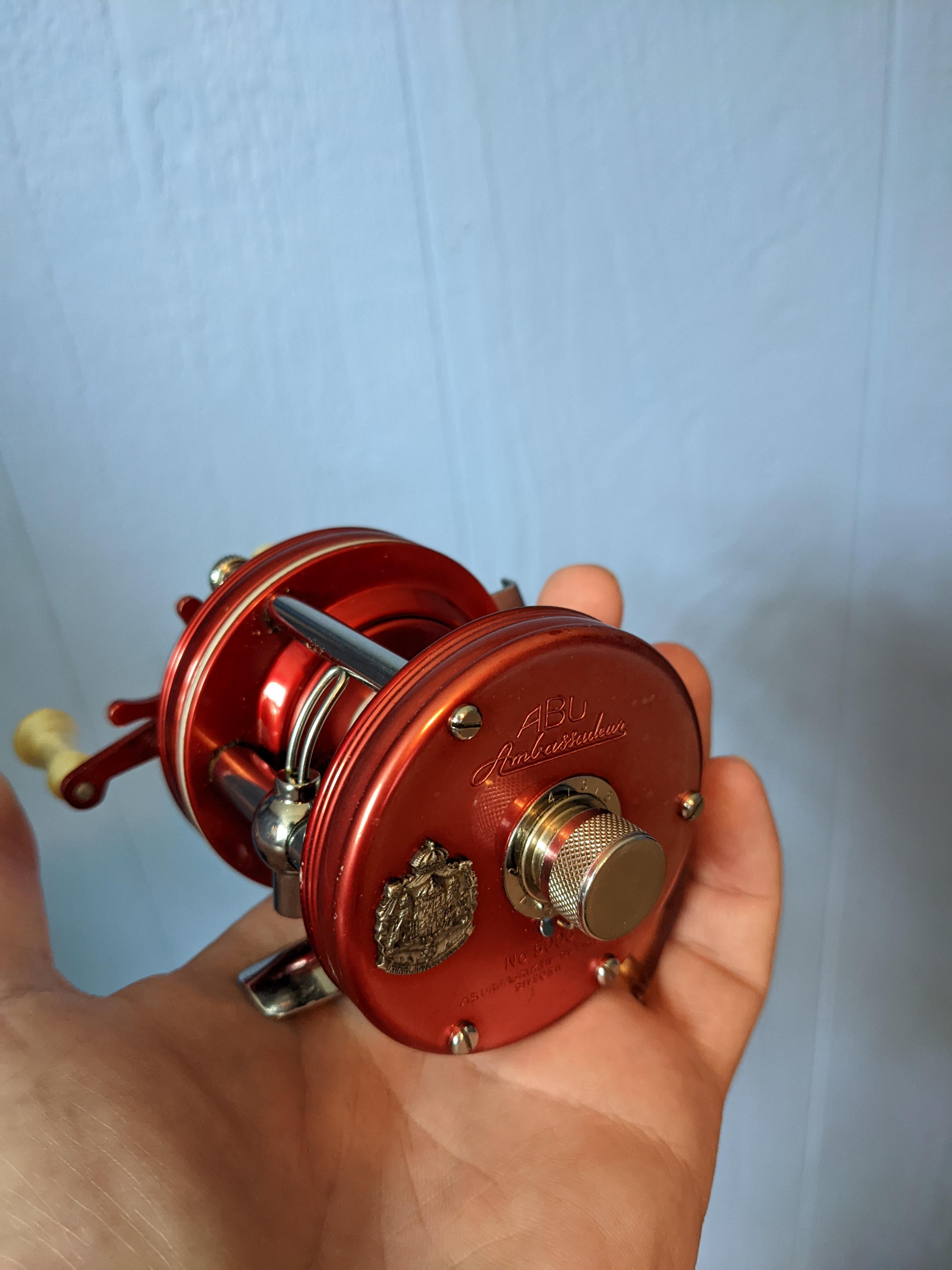 ABU GARCIA アブ アンバサダー 5000 4ネジ ビンテージリール 赤 アブ