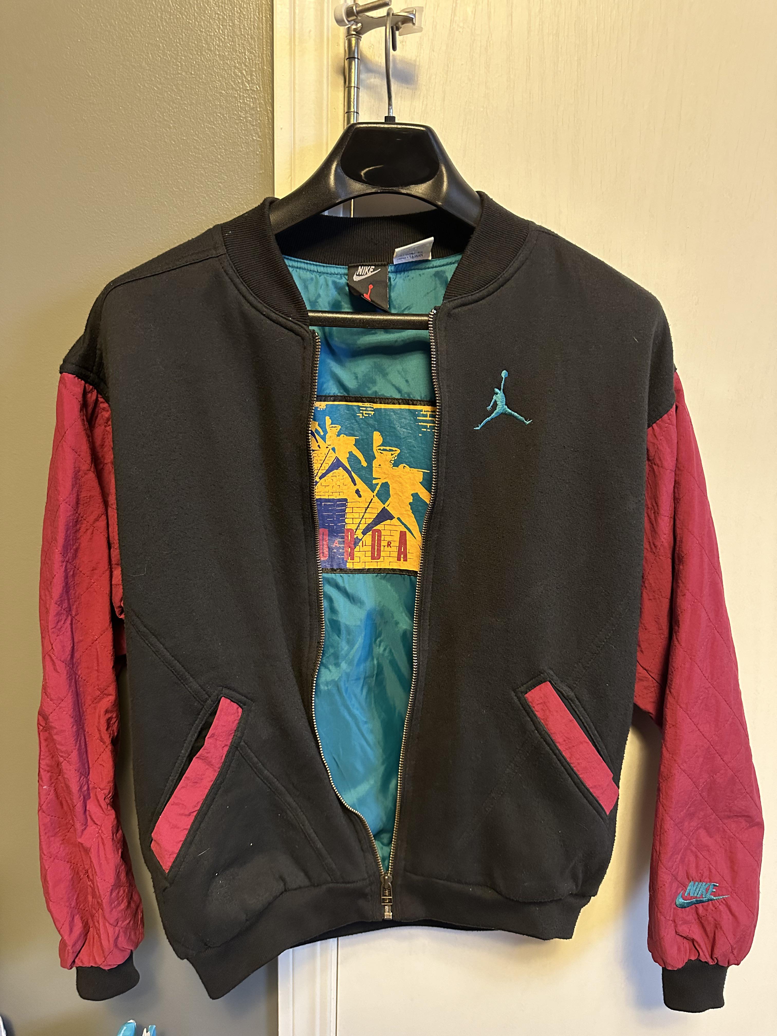 Achei minha jaqueta antiga do Air Jordan dos anos 90 no meu