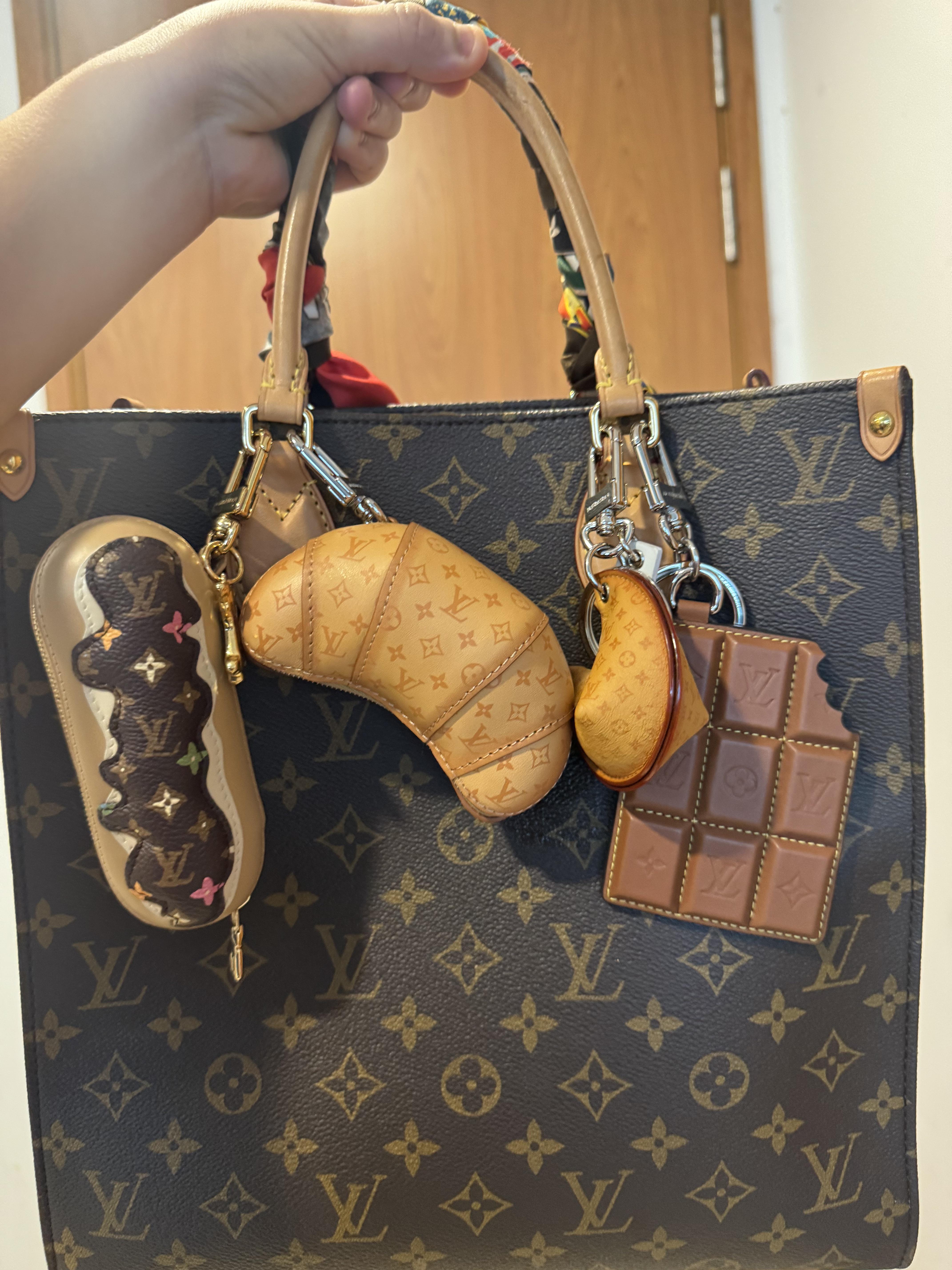 LVのハンバーガー🍔とピザ🍕のチャーム、もう注文した？ : r/handbags