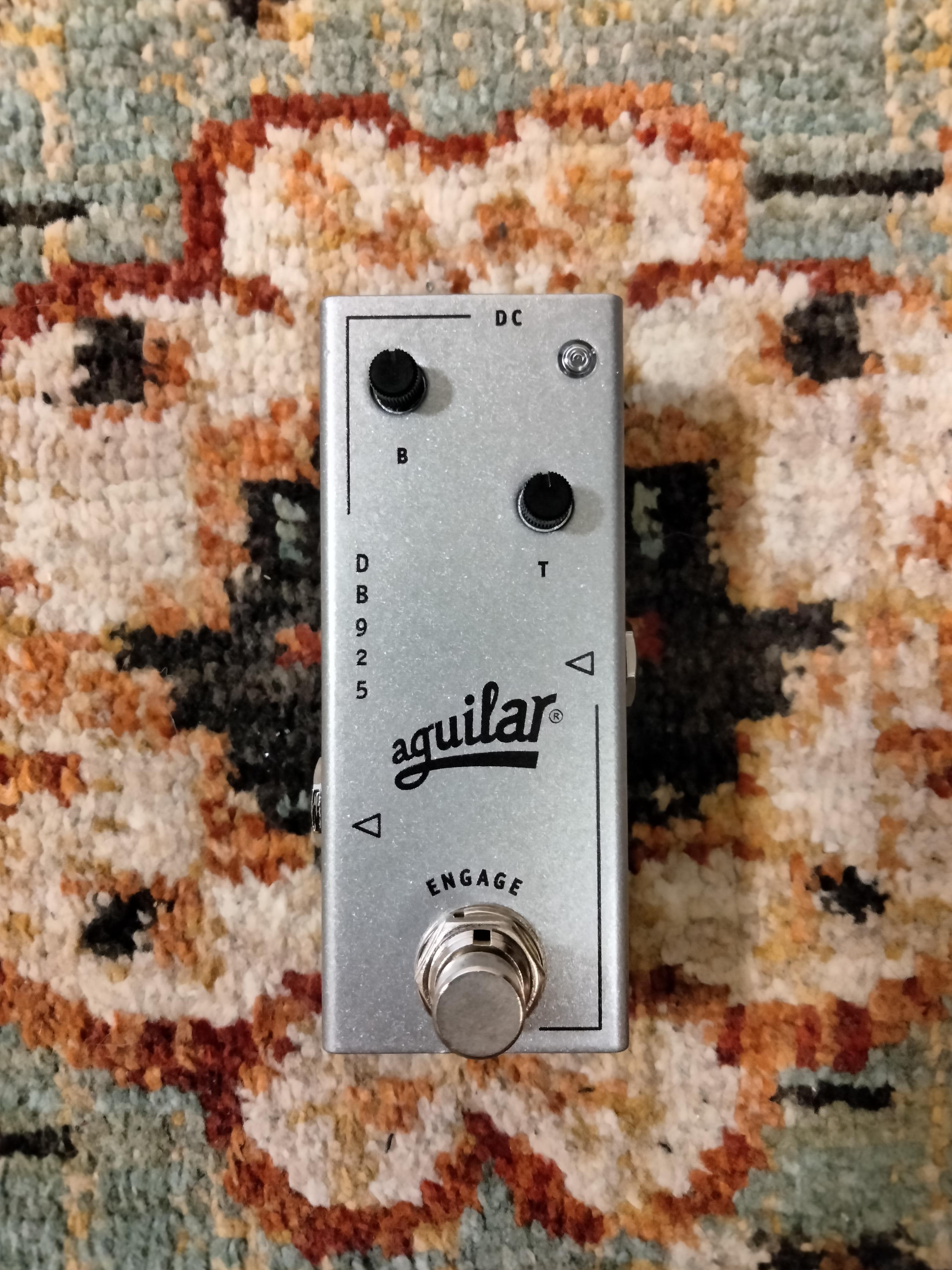 NPD。Aguilar DB925 プリアンプ。すごく小さくて、音は最高。 : r