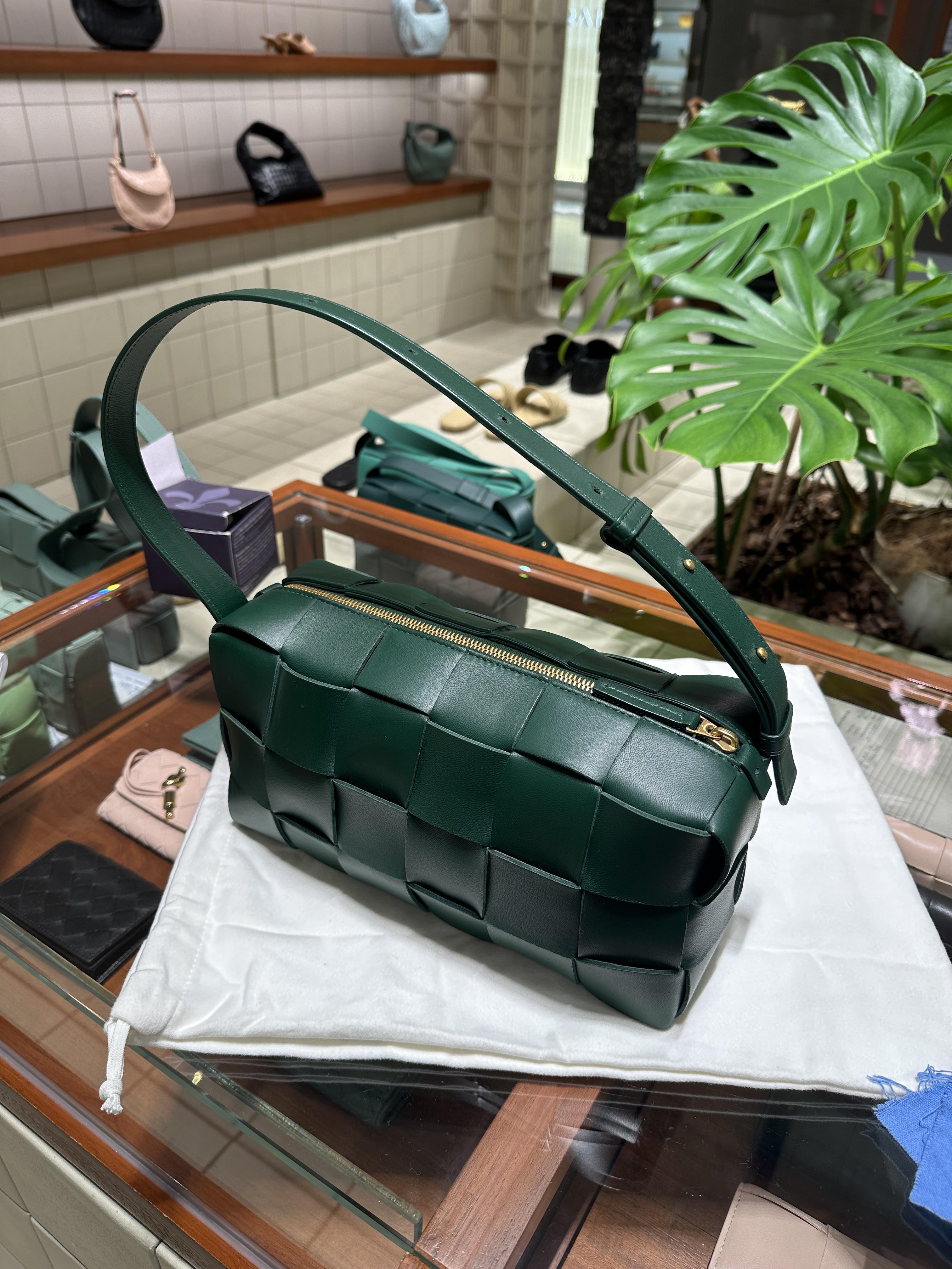 ボッテガ・ヴェネタ ブリックカセット、ミディアム : r/handbags