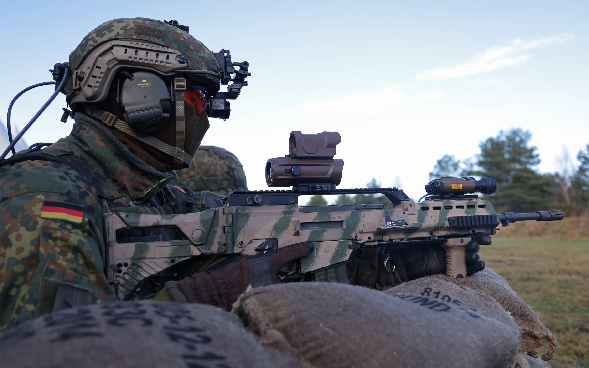 What optic is this? (Pic from a news article.) : r/tacticalgear