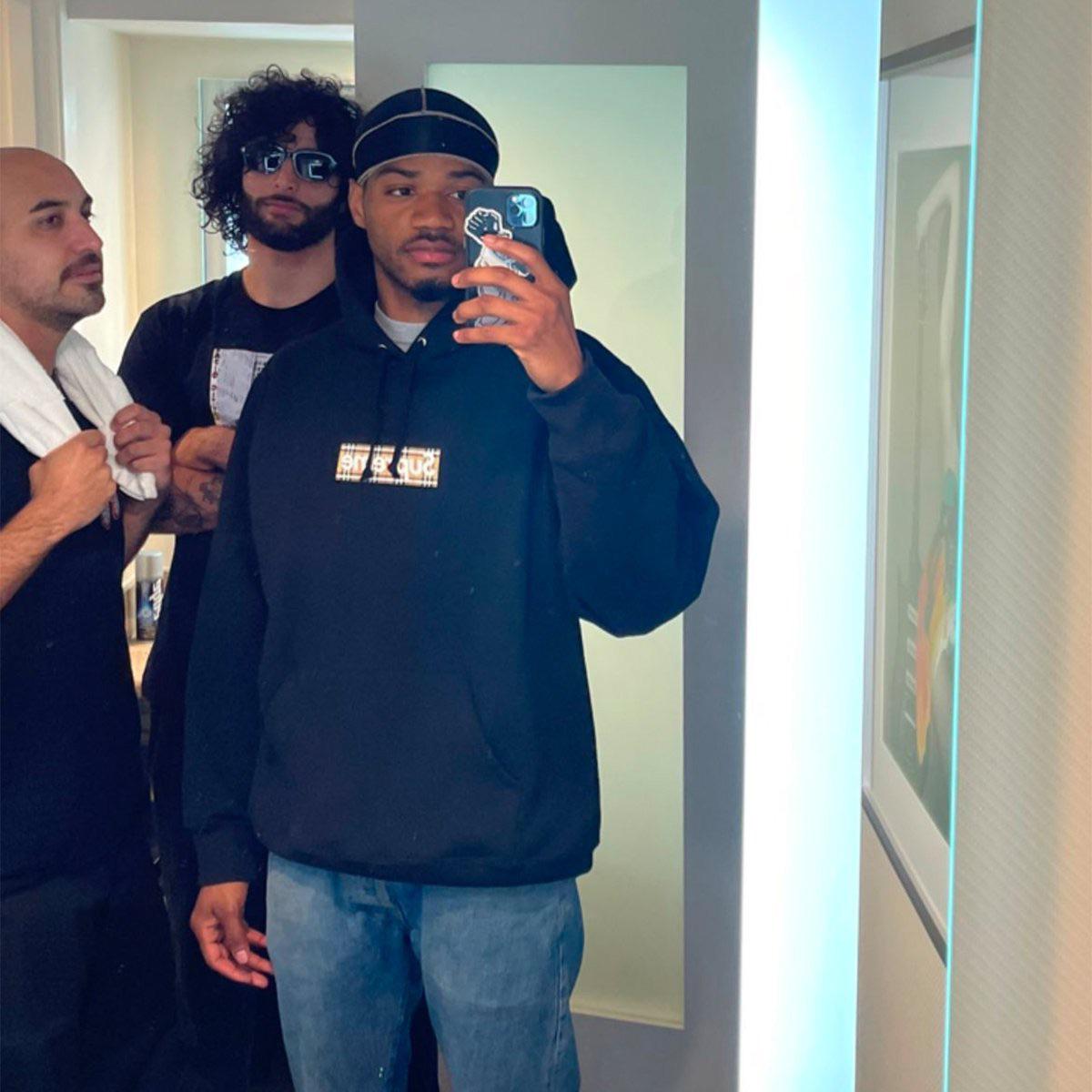 Burberry box logo hoodie confirmed : r/Supreme