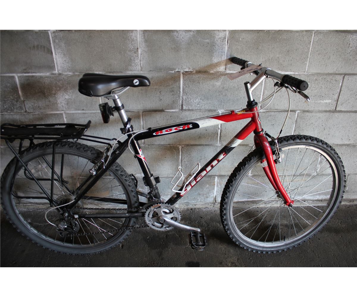 この自転車について何か知ってる人いますか？Giant Rockっていうん