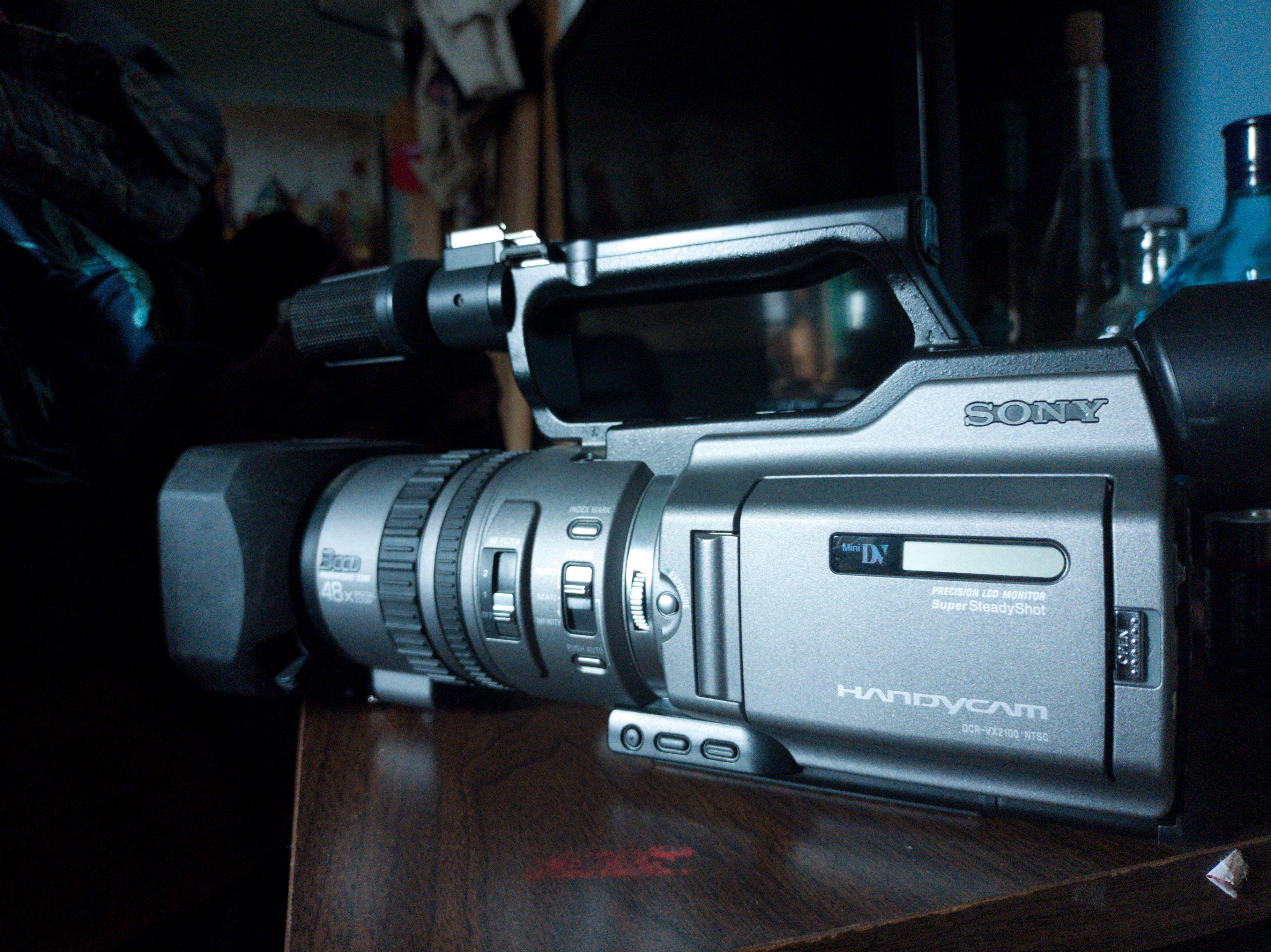 Newest addition to the family Sony vx2000 : r/VintageDigitalCameras