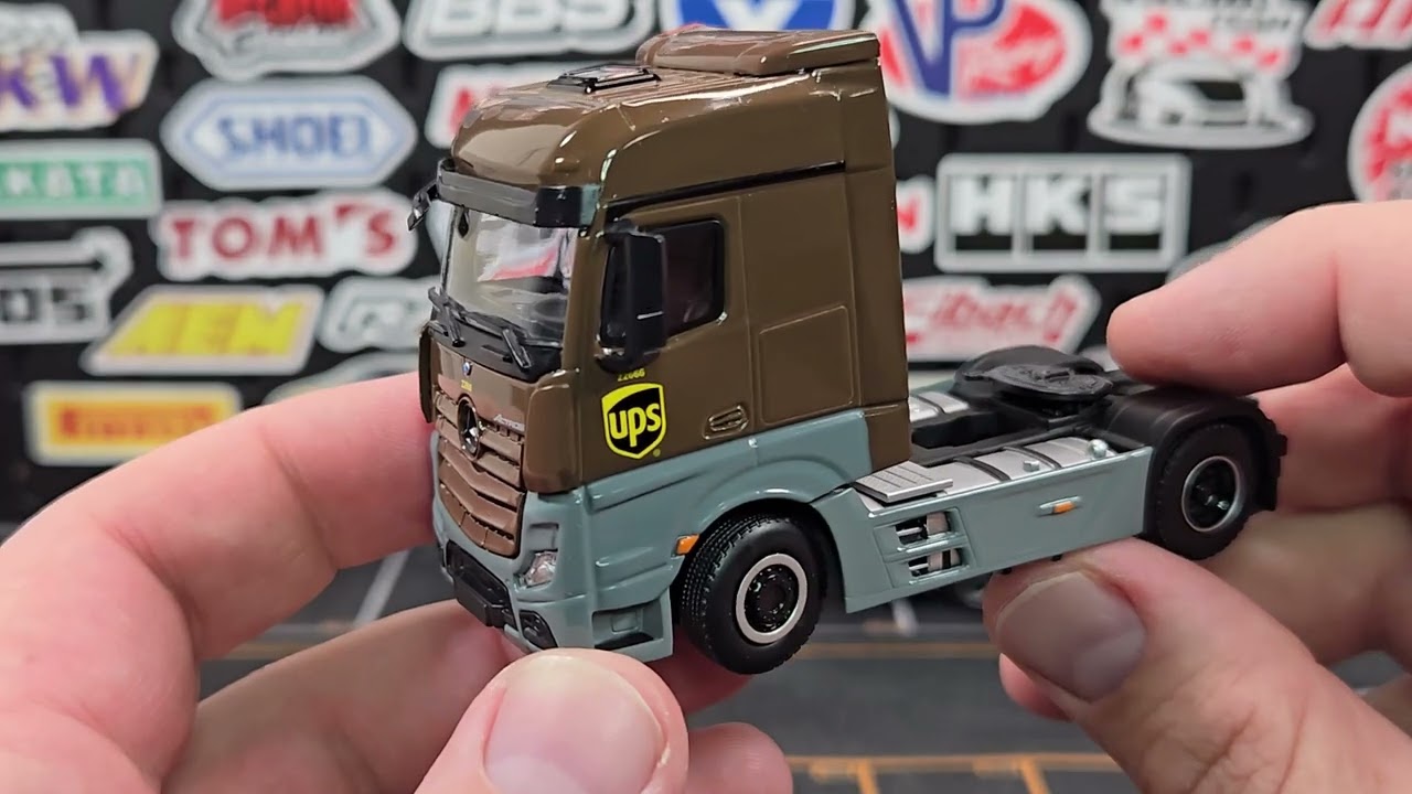 Unboxing: MiniGT - Mercedes-Benz Actros 40 Foot Container - UPS