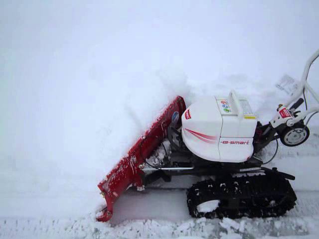 オーレック楽オス 充電式除雪機MX50A-S80 自走除雪機 - YouTube