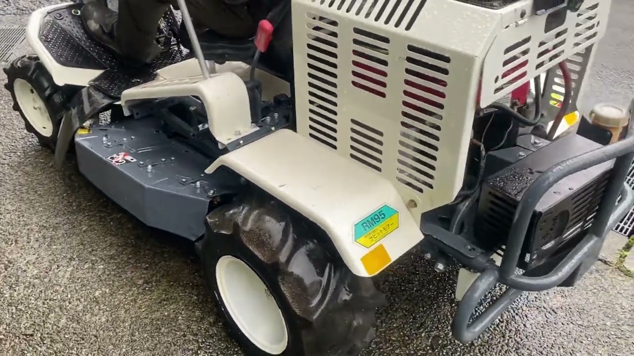 オーレック ラビットモアー 乗用草刈機 RM95 18馬力 HST 348 hr - YouTube