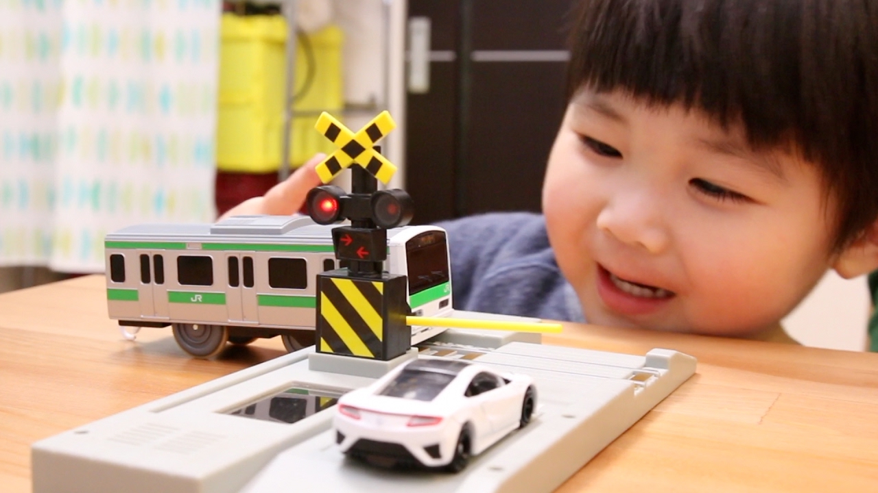 トミカタウン ソーラーふみきり Tomica Town Solar Cross - YouTube