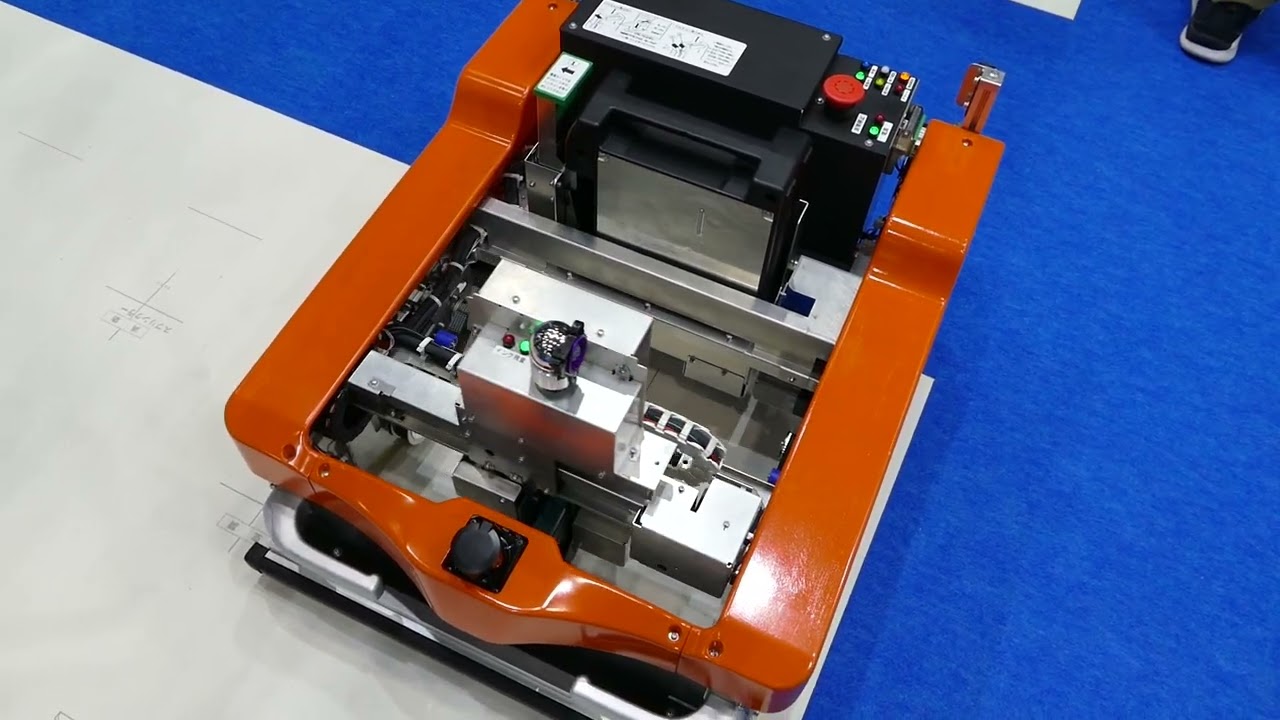 日立チャネルソリューションズシステム 自動墨出しロボット「SumiROBO