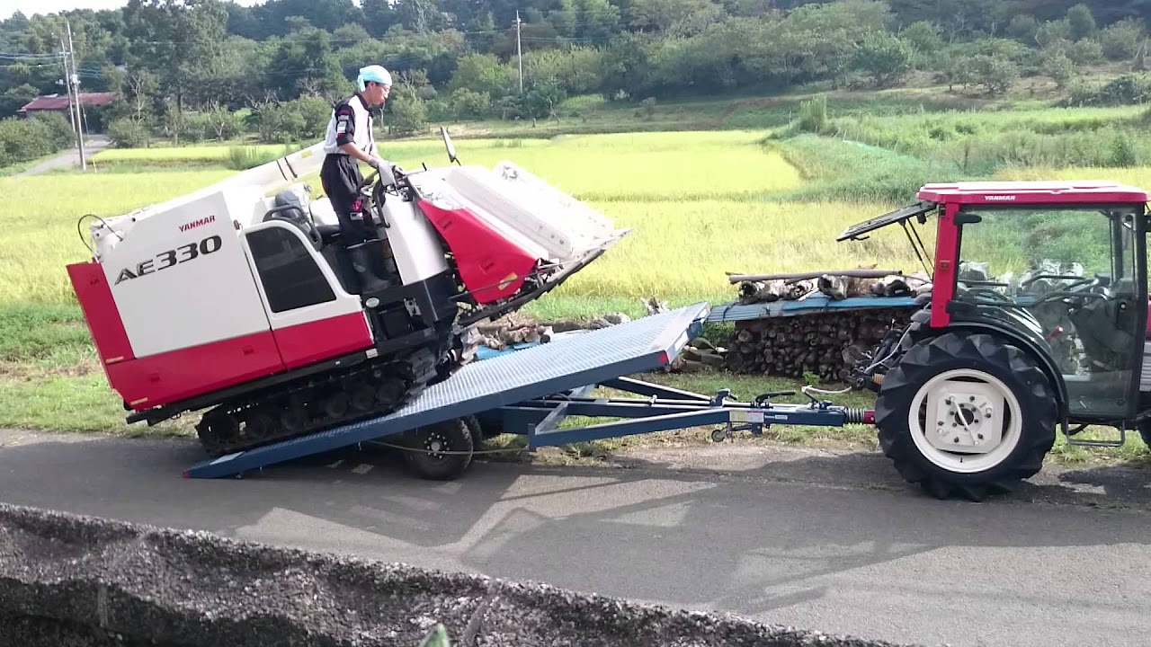 トレーラー作業 コンバイン積み込み - YouTube