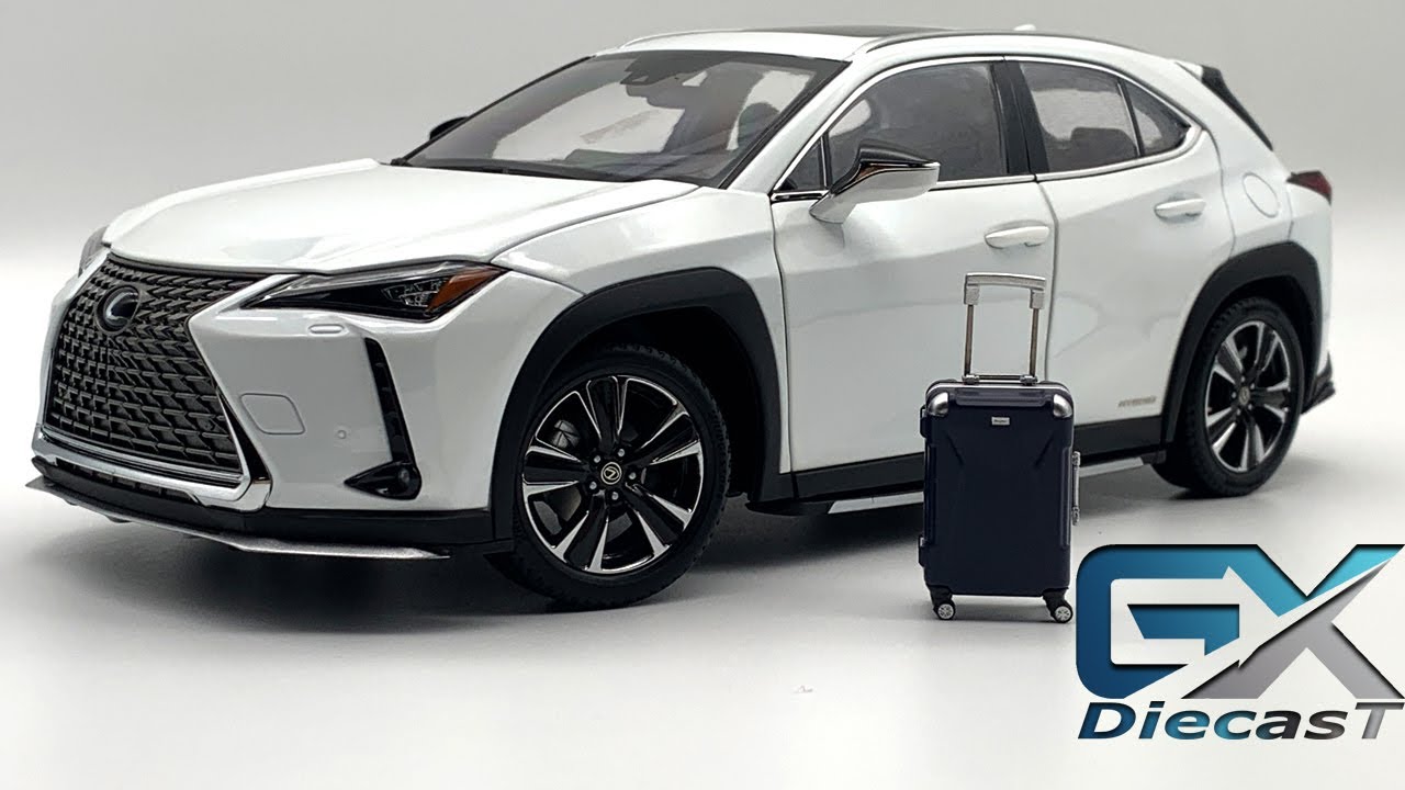 Kyosho Samurai Lexus RX 200t F Sport in white KSR18014W-B - YouTube