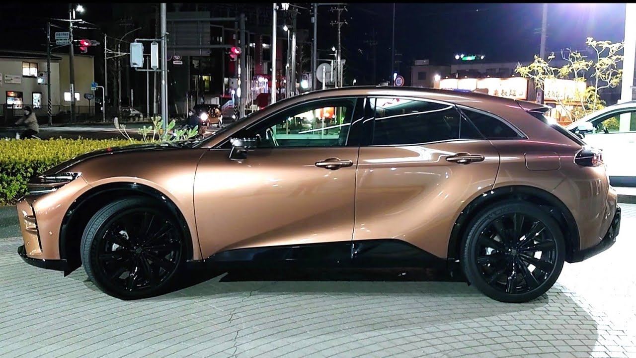 TOYOTA CROWN SPORT【新型トヨタ クラウン スポーツ】夜に映える