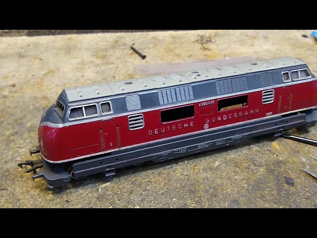 Fleischmann DB V200 diesel locomotive HO scale part 2 - YouTube