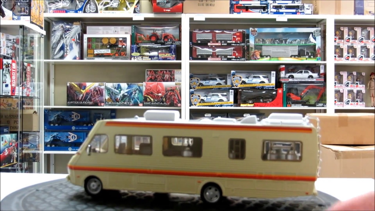 Product Video Breaking Bad 1986 Fleetwood Bounder RV 1/43 Scale