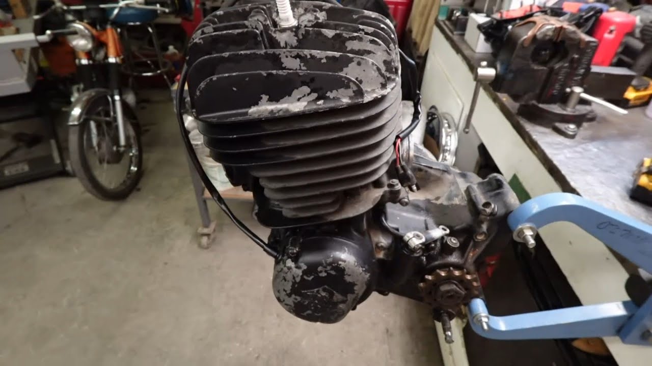 Suzuki RM400 teardown and inspection - YouTube