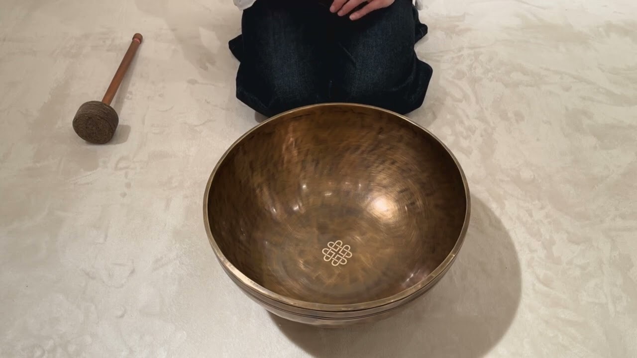 新・鍛造スペシャル・シンギングボウル 特大 - YouTube