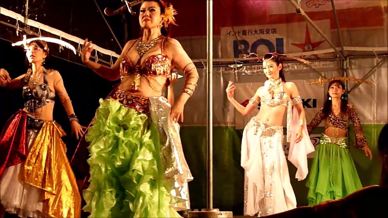 艶やかにソード(剣)を使ってベリーダンス(Belly dannce) インディア