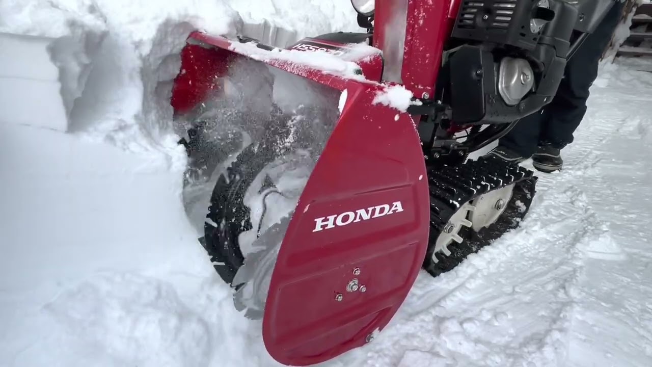ホンダ除雪機 HSS970n JX クロスオーガ除雪を前から見るとこんな感じ