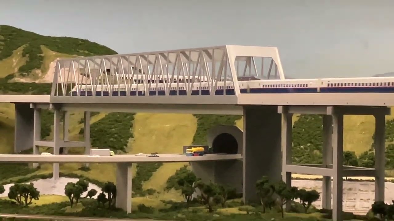 碓氷峠鉄道文化むら ジオラマ E2系 - YouTube