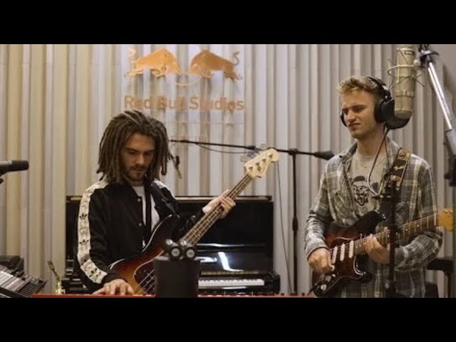 FKJ & Tom Misch - Losing My Way - YouTube